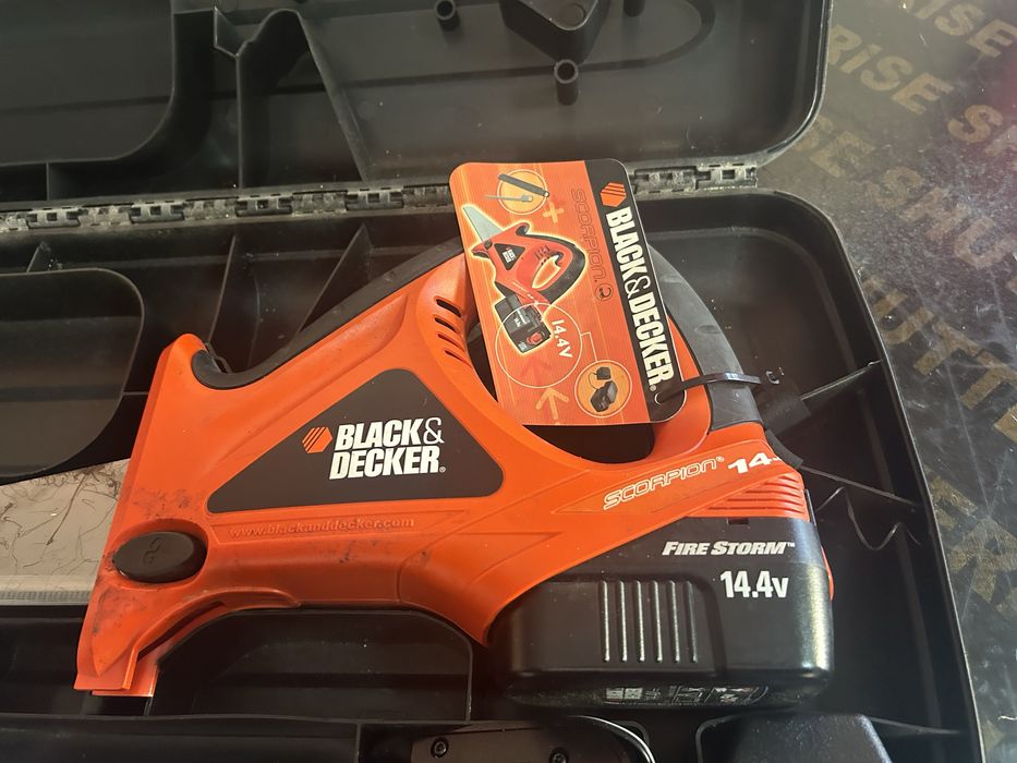 Прав трион на батерия BLACK AND DECKER