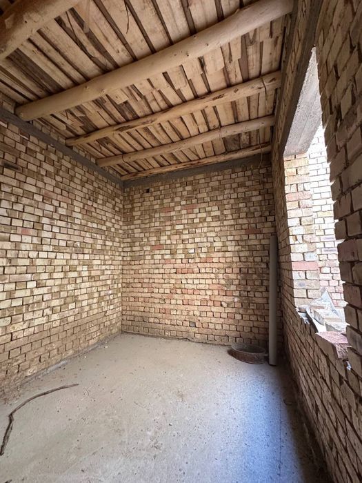 Учкахрамон постдан 8 км кирганда Мустакиллик махаллада 2,5 сотих короб