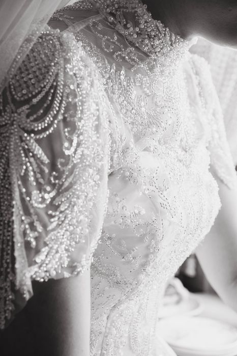 Свадебное платье цвета айвори, фата и перчатки в подарок, на пуговицах