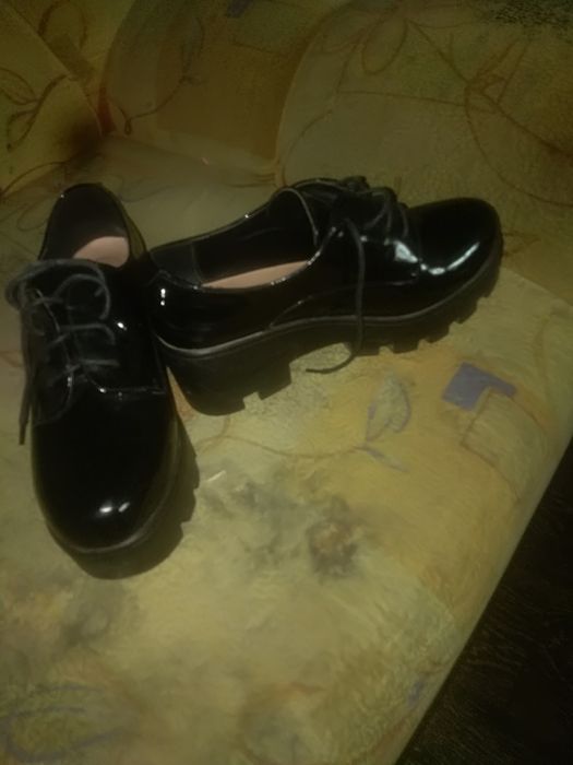 Продам туфли лакавые