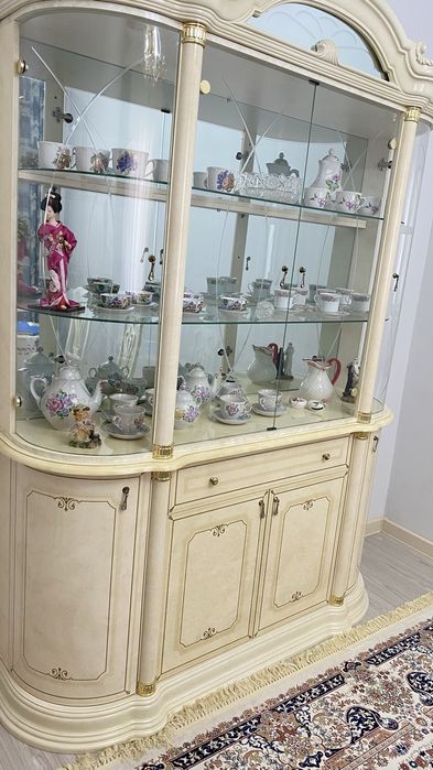 Сервант в хорошем состоянии