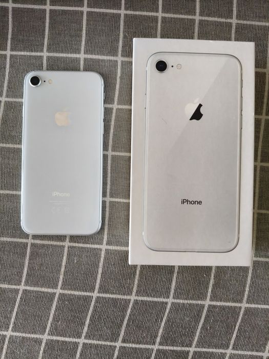 Продаю iphone(айфон) 8