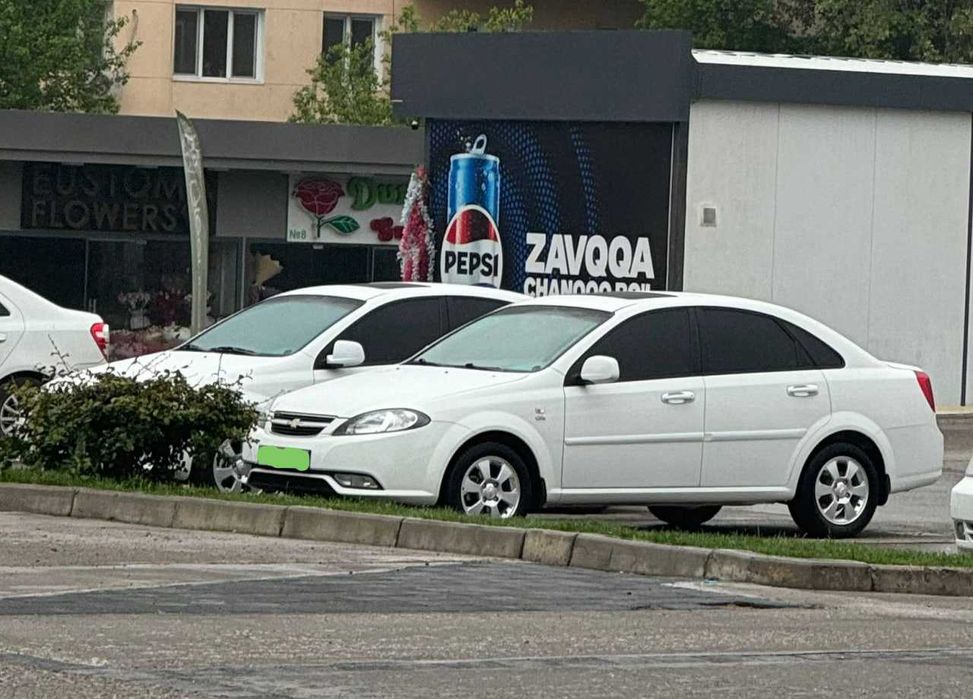 сотилади  2 та Gentra