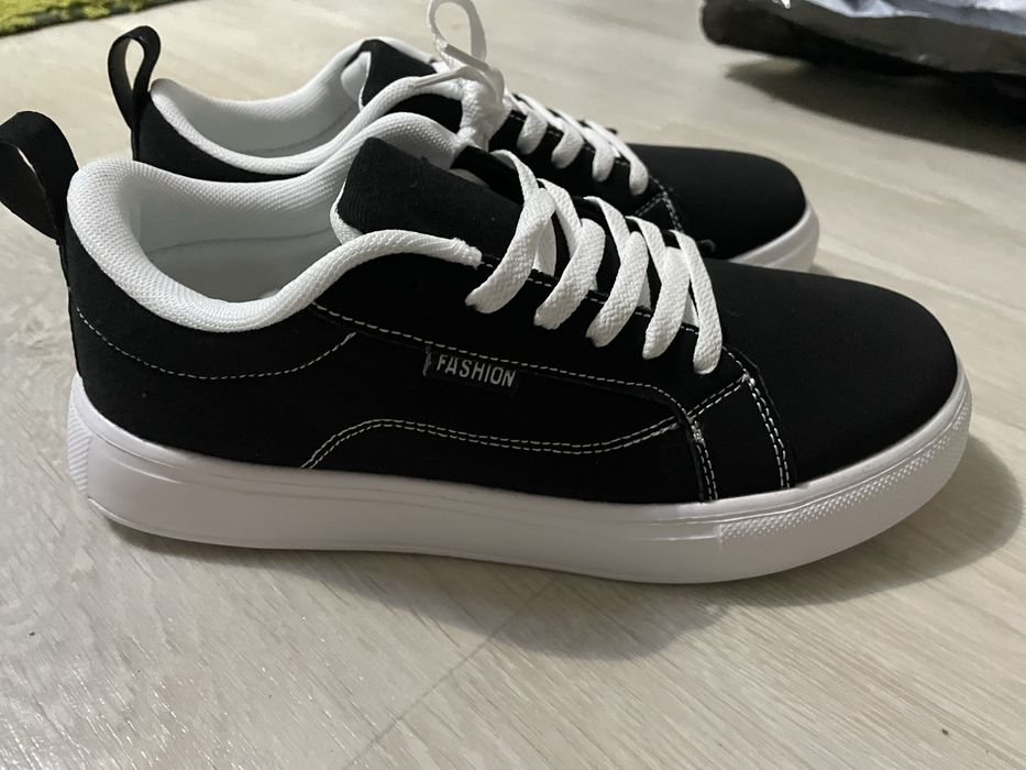 Продам кроссовки унисекс