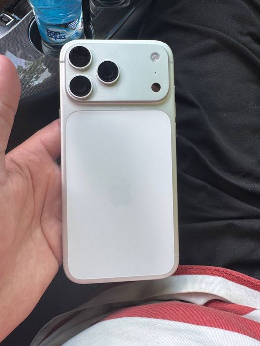 Срочно продается iPhone 17 Pro Max 256 GB Silver