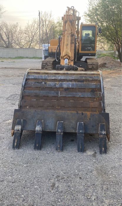 Сдаем  Экскаватор  с опытным оператором