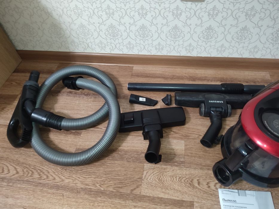 Пылесос Samsung.