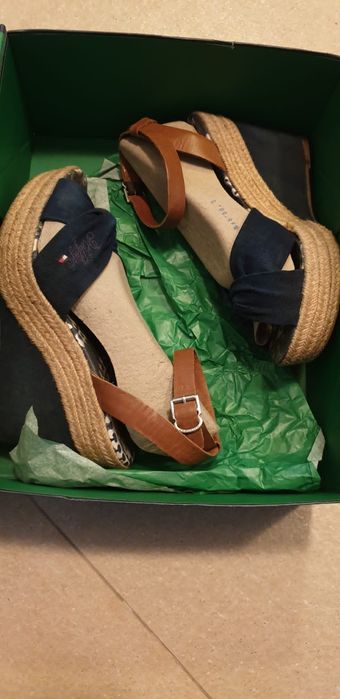 Sandale Tommy Hilfiger noi in cutie 38