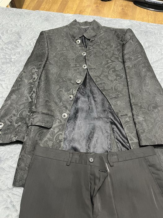 Vand costum de barbati/mire foarte frumos si elegant facut pe comanda in Italia(Andrea Versali)