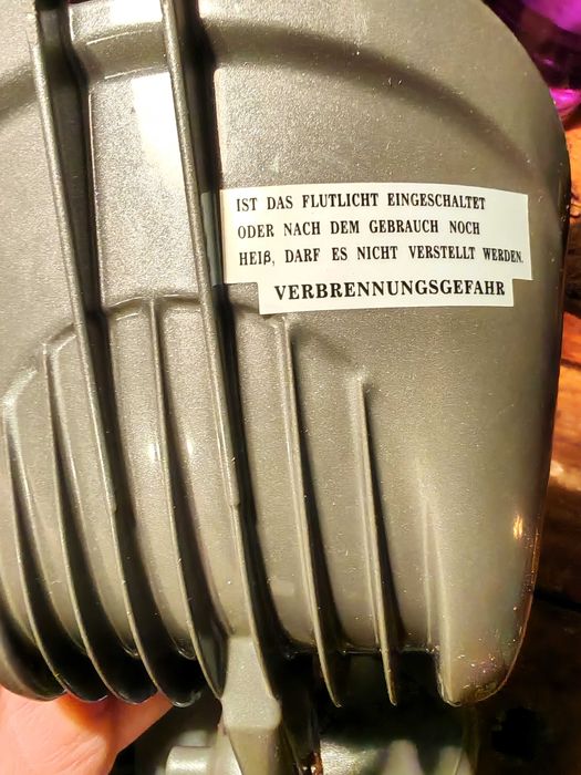 Reflector. Proiector, lampa de exterior cu bec halogen