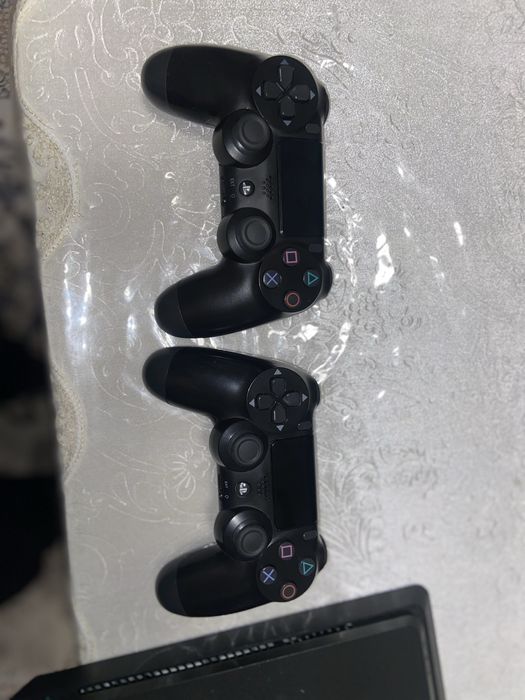 PlayStation 4.  1 tb 11 oyini bor zor sastayanada plombalari olinmagan