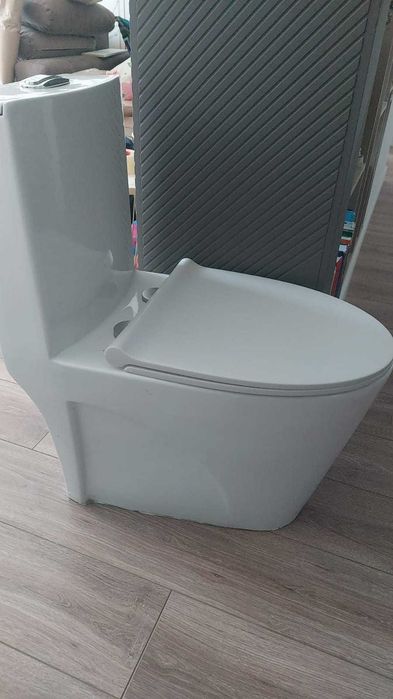 Унитаз белый керамический