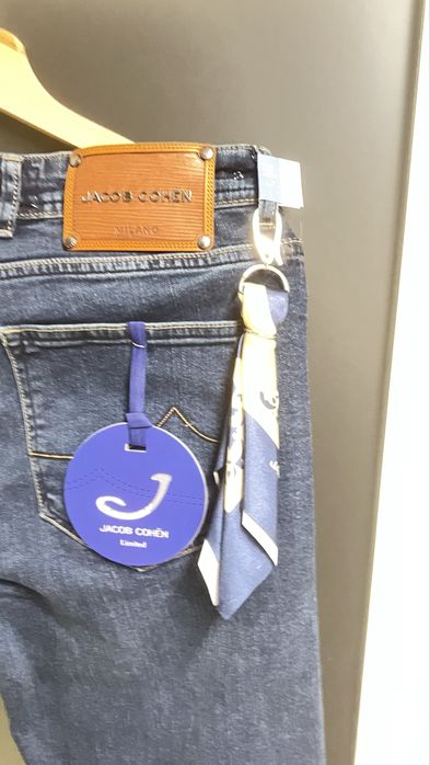 Дънки JACOB COHEN ! Чисто нов модел.Страхотен цвят.Налична серия 31-40