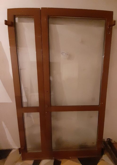 дверь алюминиевую  двухстворчатую