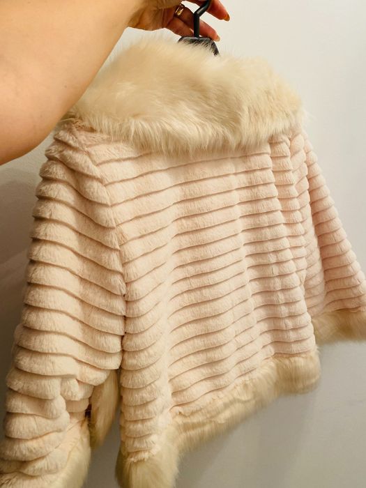 Vesta scurta de blana