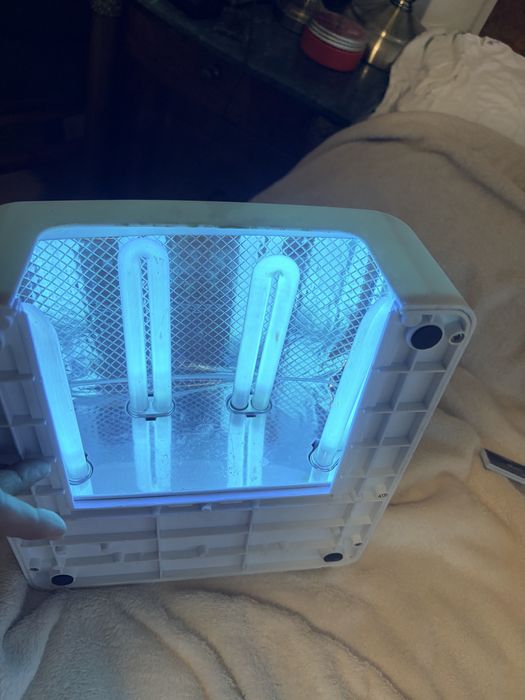 Lampa  UV de mare putere  pentru manechiura si pedichiura cu gel plus accesorii
