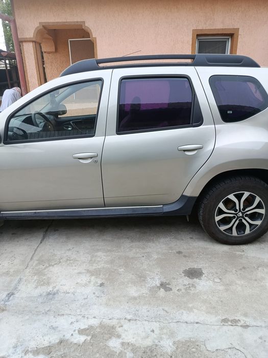 Vând Dacia Duster Benzina