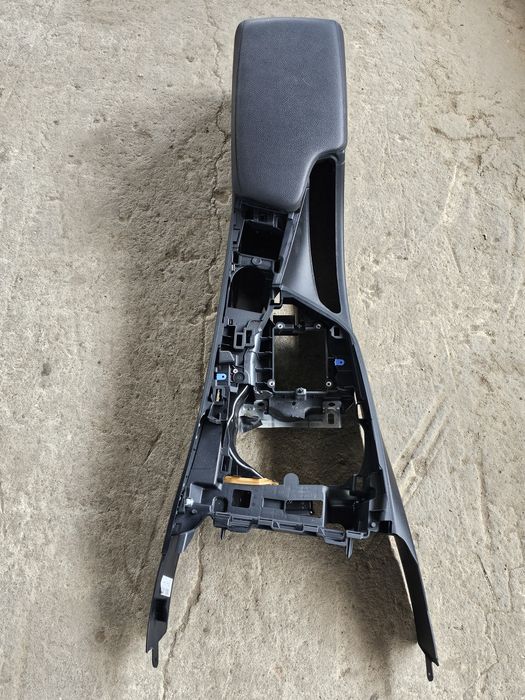 Подлакътник бмв ф30 ф31 bmw f30 f31