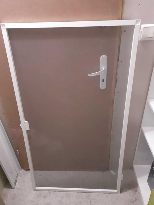 Комарник за прозорец 127 х 72 см. нов, сглобен, никога не е използван