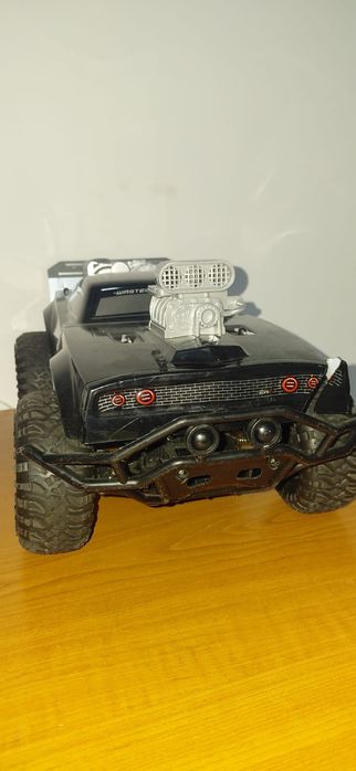 Masina cu telecomanda