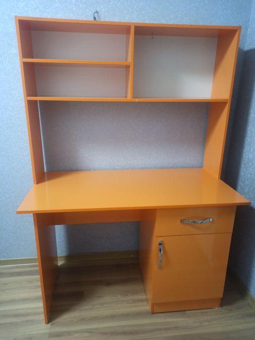 Парта с книжными полками