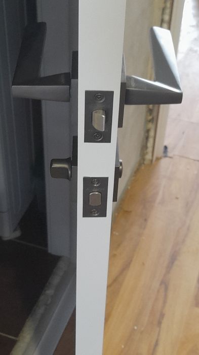 Установка Дверей