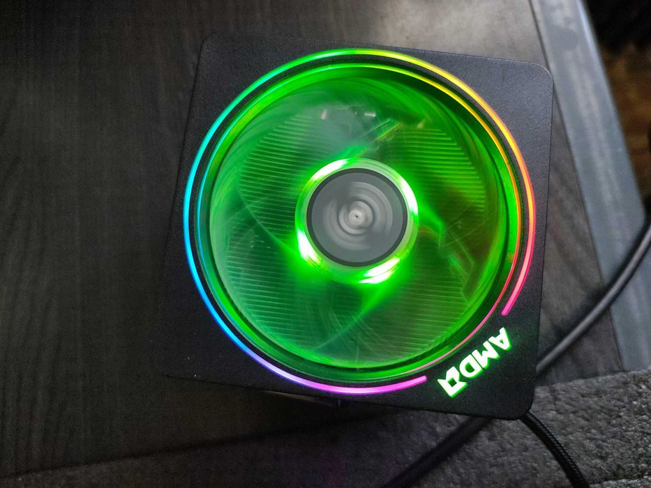 Cooler CPU AMD Wraith Prism RGB LED pentru AMD AM4, AM5.