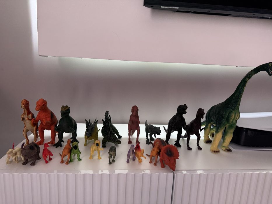 Динозавры игрушки