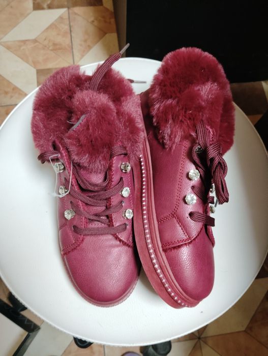 Продавам спортни и зимни Дамски обувки