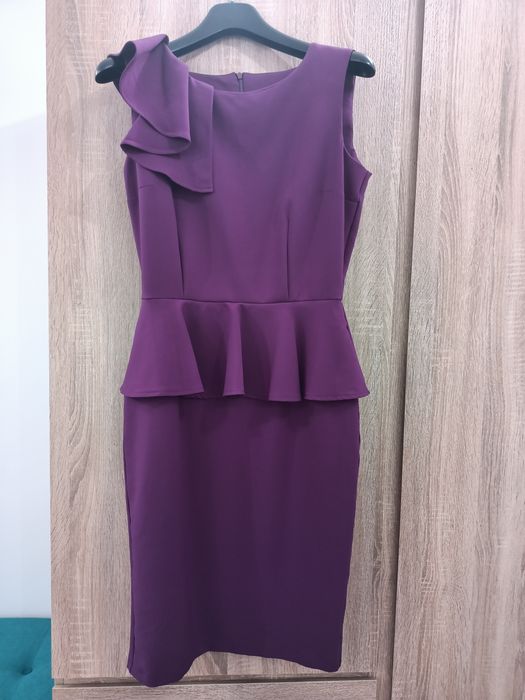 Rochie nouă, croială impecabila, nepurtată,