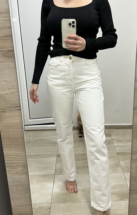 Бели прави дънки зара