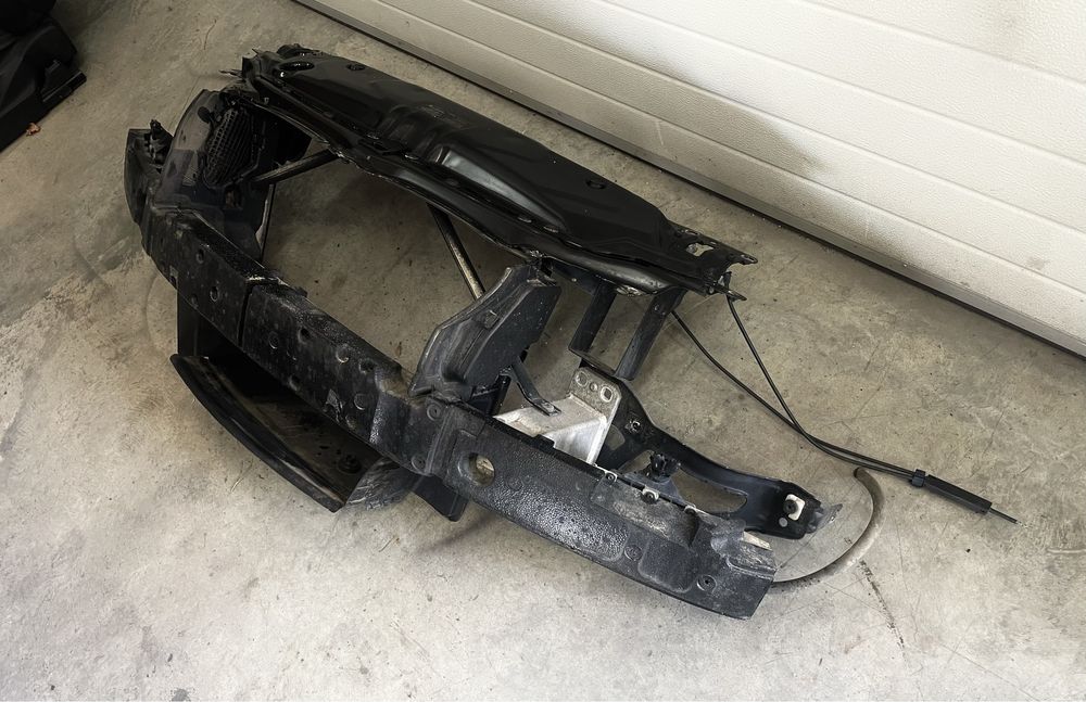 Предна маска с греда за BMW 5-та серия Е60/Е61