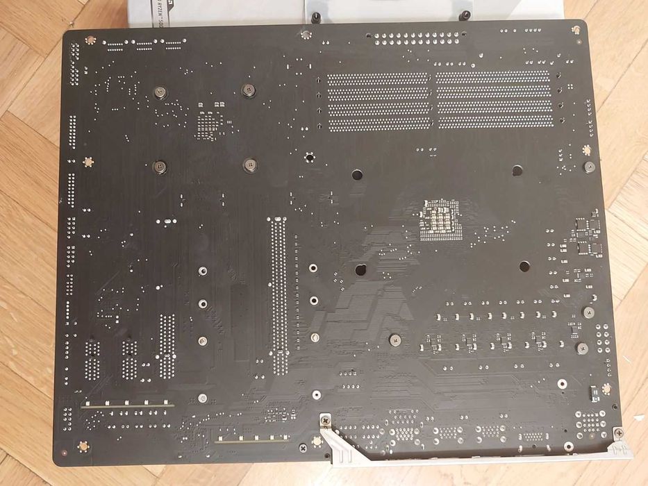 AMD Ryzen 7 5800X + Gigabyte X570 Aorus Elite