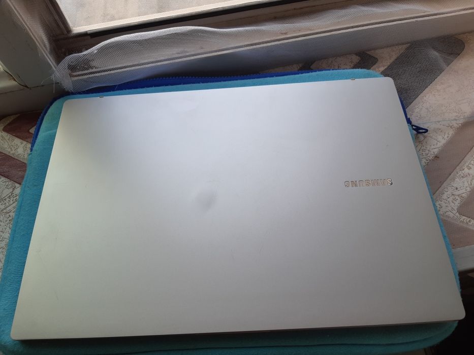Ноутбук самсунг модел NT 345 XLA