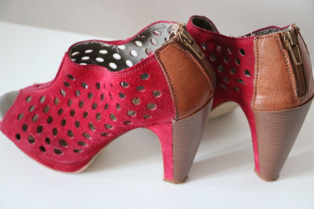 Обувь из замши