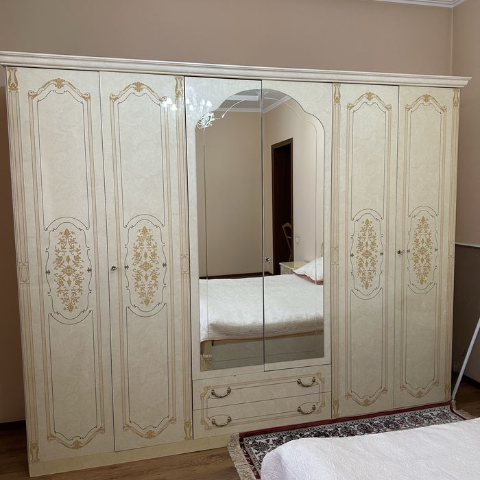 Спальный гарнитур (Италия)