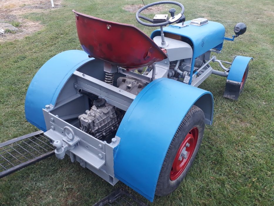 Tractoras cu remorca