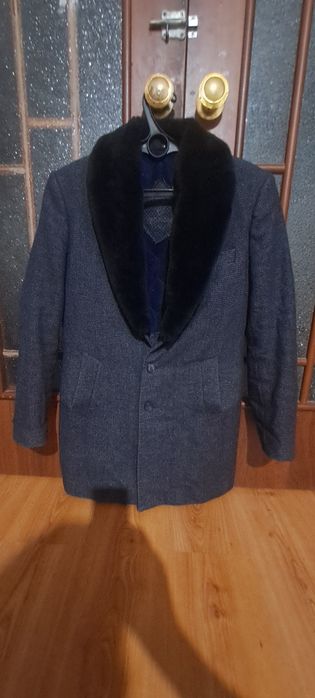 Продам пальто короткие