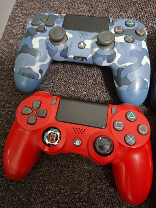 Vand manete ps4 de piese