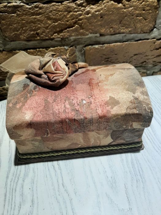 Корзинка для детской парфюмерии. Коробка для подарков. Шкатулка для ук