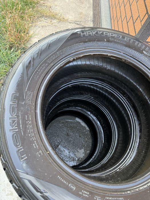 Зимние шины 215/60R16