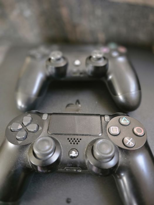 Ps4 slim 1TB + 2бр джойстика