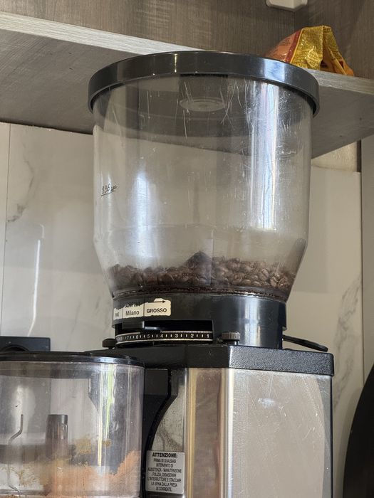 Продам кофемолку Anfim