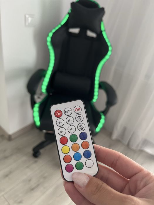 Vând scaun gaming