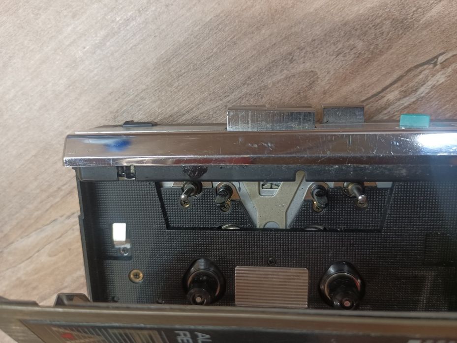 Aiwa HS-T06 am/fm stereo radio cassette player