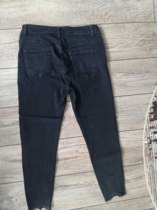 Продавам чисто нови модернистични-черни дънки MIMIDAVE със разкъсани