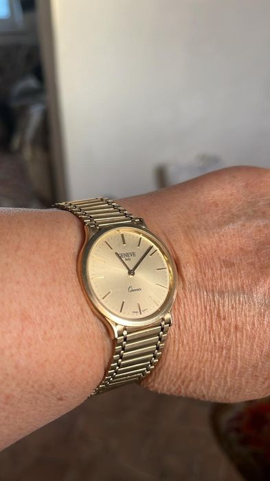 Продам золотые чесы с браслетом