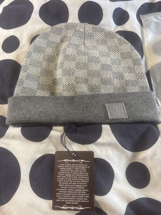 Căciulă Louis Vuitton Damier - Gri/Alb (Purtată o singură dată)