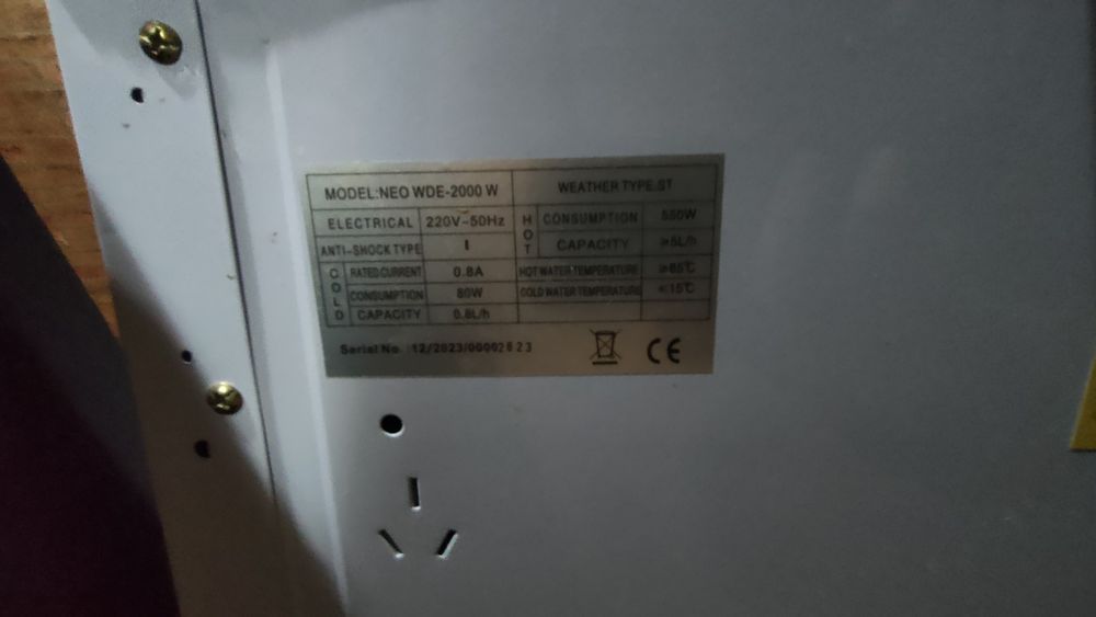 Диспенсър за вода Neo WDE 2000W