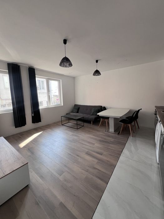 Дава се под наем Тристаен апартамент в София, Център - 87 кв.м за 750 € - Снимка #2